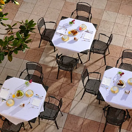 Отель Castello Dal Pozzo Maggiore - Preferred & Оледжо-Кастелло