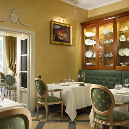 Castello Dal Pozzo Maggiore - Preferred & Отель Оледжо-Кастелло